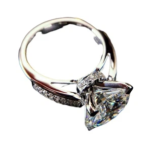 Einzigartiger Design Kupferring mit vier Krallen und attraktivem simuliertem Dia - Bild 1 von 17