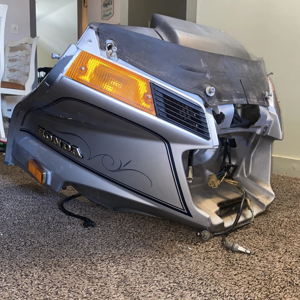 Honda Goldwing GL1200 1987 carenado delantero interestatal radio indicadores intermitentes OEM Foto 1 de 4