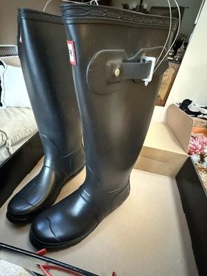 NIB -  HUNTER SIZE 7 - Original black matte Women’s Rain Boots INCLUDING 2 GIFTS - Image 1 of 4