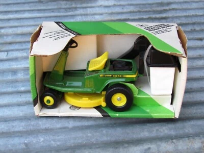 💥 1990 Ertl 1/12th Scale ~ John Deere ~ Diecast Rear Engine Rider W/ Bag💥 - Image 1 of 4