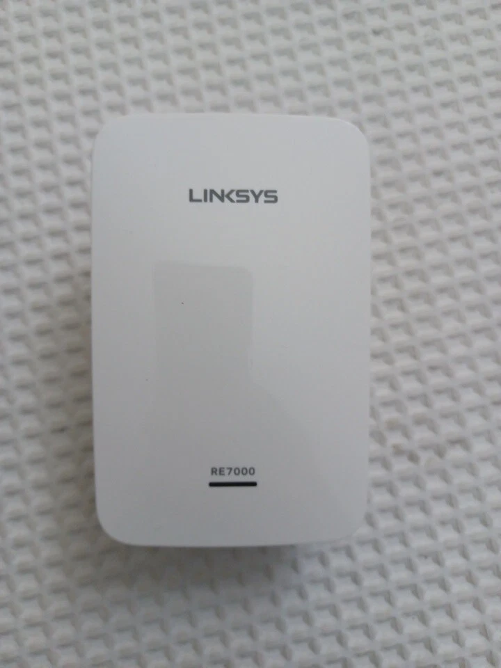 WiFi Range Extender Linksys RE7000 V2 Max Stream AC1900 Gigabit Booster - Image 1 of 3
