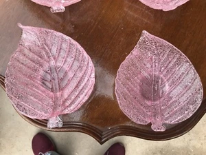 Vintage set of 6 Pink Art Glass Leaf Bowls, each 6.75” Long - Picture 1 of 5