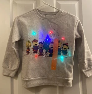 NWT PEANUTS KIDS UNISEX CHRISTMAS LIGHT UP SWEATSHIRT REPLACEABLE BATTERY SZ 7 - Picture 1 of 7