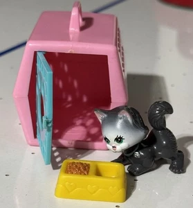 Vintage Littlest Pet Shop Grey Frisky Kitty Kitten Cat Food & Pink Carrier 1992 - Picture 1 of 12