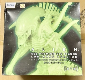 Alien Xenomorph SSS Premium Big Figure Glow In The Dark Luminous Version Furyu - Foto 1 di 1