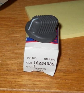 NOS 2000-06 Chevrolet Tahoe Suburban Tahoe GMC Yukon Heater Switch Knob - Picture 1 of 1