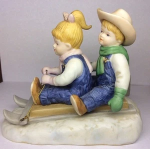 Denim Days Winter Fun Danny & Debbie on Sled In Snow 15350-99 1999 Home Interi - Picture 1 of 12