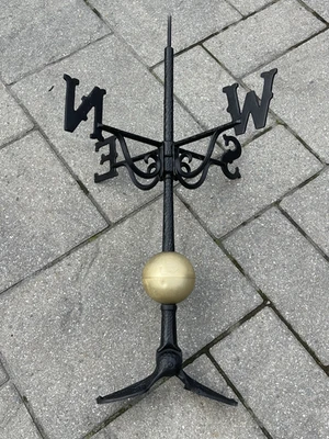 Bonito soporte de montaje de techo de aluminio fundido vintage para veleta con direcciones Foto 1 de 4