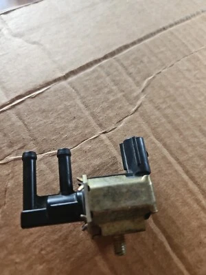 Válvula de purga de bote de vapor Suzuki Swift Grand Vitara 1,5 L K5t48290 52G0 OY23 Foto 1 de 2