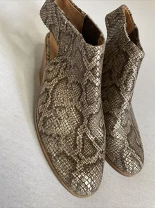 gentle souls by kenneth cole - 7 heels snake print brown chunk heel - Picture 1 of 6
