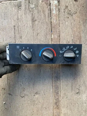 2007 Chevrolet / GMC HVAC Controls / Heat Controls - P/N: 94666468 - Image 1 of 3