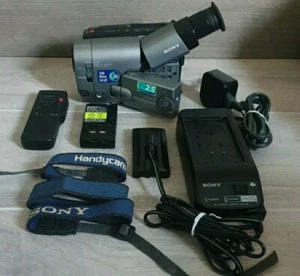 Sony Video 8 Handycam CCD-TRV11E Camcorder Video Camera Recorder & Accessories - Picture 1 of 16
