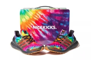 Tenis para correr Adidas Nice Kicks x UltraBoost Woodstock - negros (talla 6) - Imagen 1 de 4