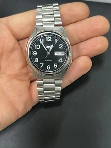 Seiko 5 (7S26-0550) Day/Date Automatic Men’s Wristwatch ( 37mm ) - Picture 1 of 8