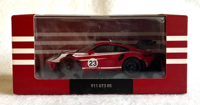 Porsche 911 (992) GT3 RS, #23, diseño Salzburg Spark escala 1:43, rojo con blanco Foto 1 de 4