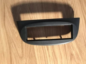 RENAULT TWINGO II CN0 Radioblende - Bild 1 von 4