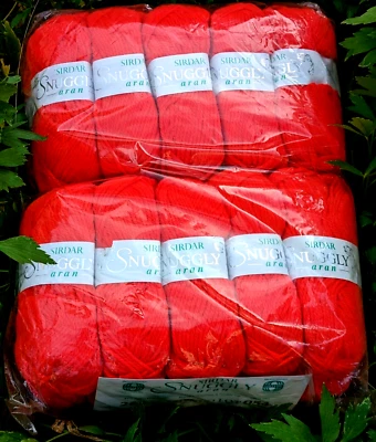 Sirdar 20 madejas rojas cómodas lavables a máquina en secadora SIN ABRIR! Aran 1 Kilo Foto 1 de 4