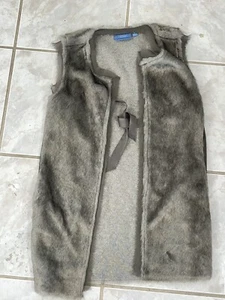 Simply Vera Wang Vest Jacket Size M Gray Faux Fur Knit Sleeveless Tie Pockets - Picture 1 of 5