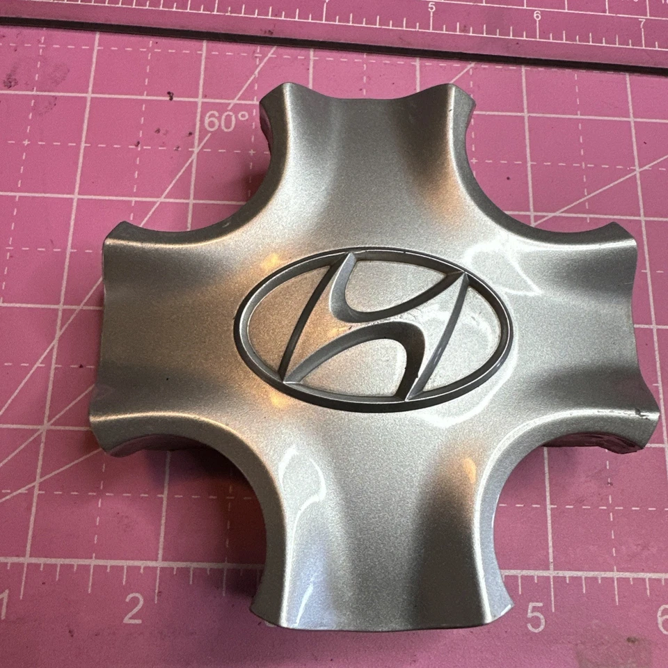 Tapa central Hyundai Accent 2012-2014 OEM 52960-1R500  Foto 1 de 4