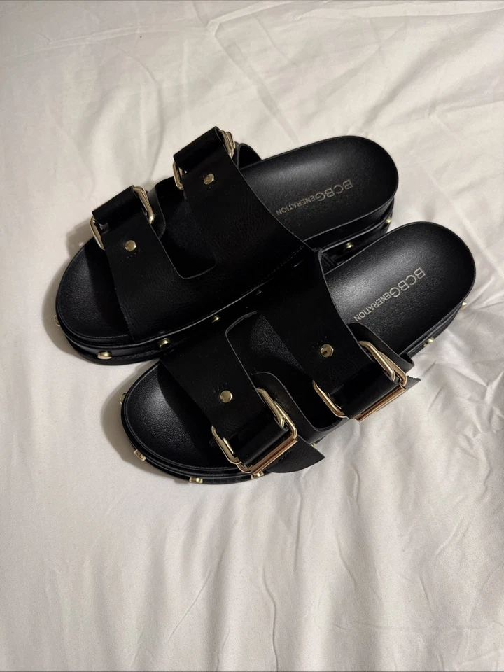 Sandalias BCBG Bamba con tachuelas 7,5 Foto 1 de 2