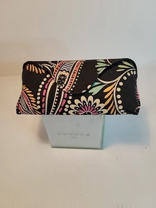 Estuche para gafas de sol Vera Bradley con cierre a presión de lados duros bandana remolino - Imagen 1 de 6
