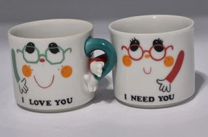 Vtg 1970s Papel Mugs People Love Linked Arms Mini Cup Set Japan Pair Couple - Picture 1 of 9