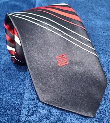 Diagrama de corbata Givenchy Gentlemen Paris. Rayas Azul Marino, Rojo, Blanco Granate, Moderno Usado en Excelente Condición Foto 1 de 4