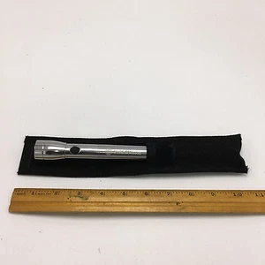 Smith & Wesson Chrom Taschenlampe mit Holster & Batterien enthalten - Bild 1 von 5