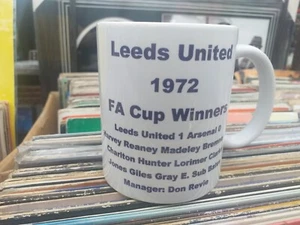 Tazza Leeds United 1972 FA Cup Winners 11 oz regalo compleanno Natale - Foto 1 di 5