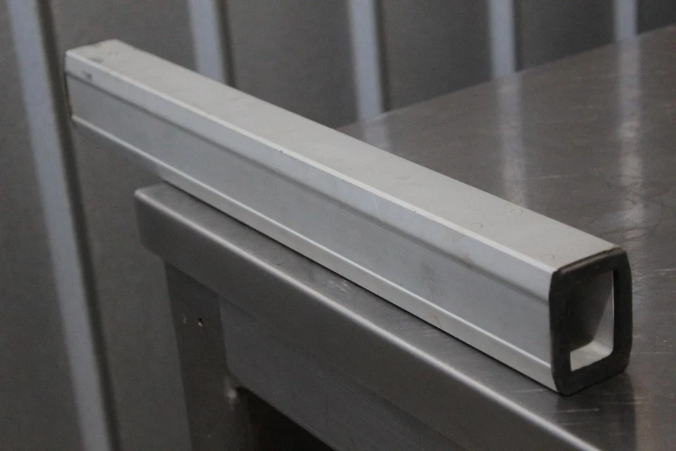 Tubo de extensión de soporte de brazo colgante nVent Hoffman C-CS2T5 45 x 60 x 507 mm Foto 1 de 1