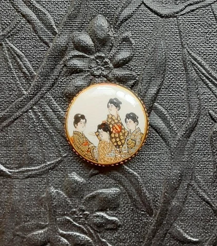 Antique VTG Hand Paint SATSUMA Ceramic Button-4 Geishas/Kimonos Blue Border 7/8" Cover