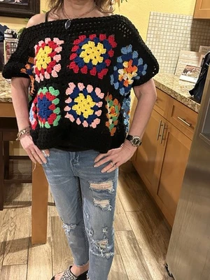 Top corto cuadrado de ganchillo negro abuela hecho a mano Foto 1 de 3