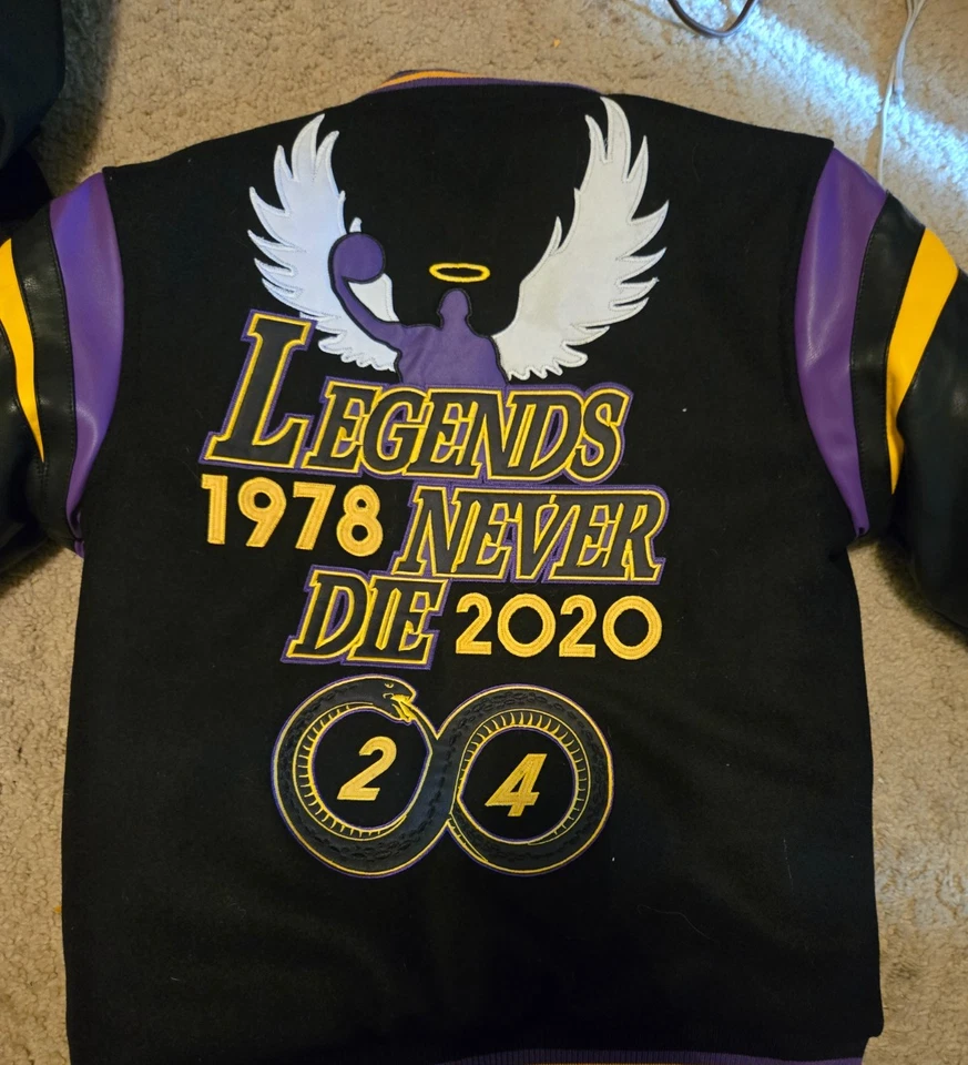 Jaqueta Headgear Classics LA Lakers Kobe Bryant Legends Never Die Blk Varsity - Pequeno - Imagem 1 de 3