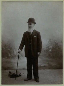 Albert Chausson, propriétaire de la maison de champagne à Epernay. 1880-90. - Picture 1 of 4