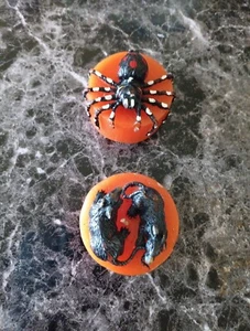 Vintage Halloween orange runde Kerzen mit Ratten und Spinne oben 2er Set - Bild 1 von 5