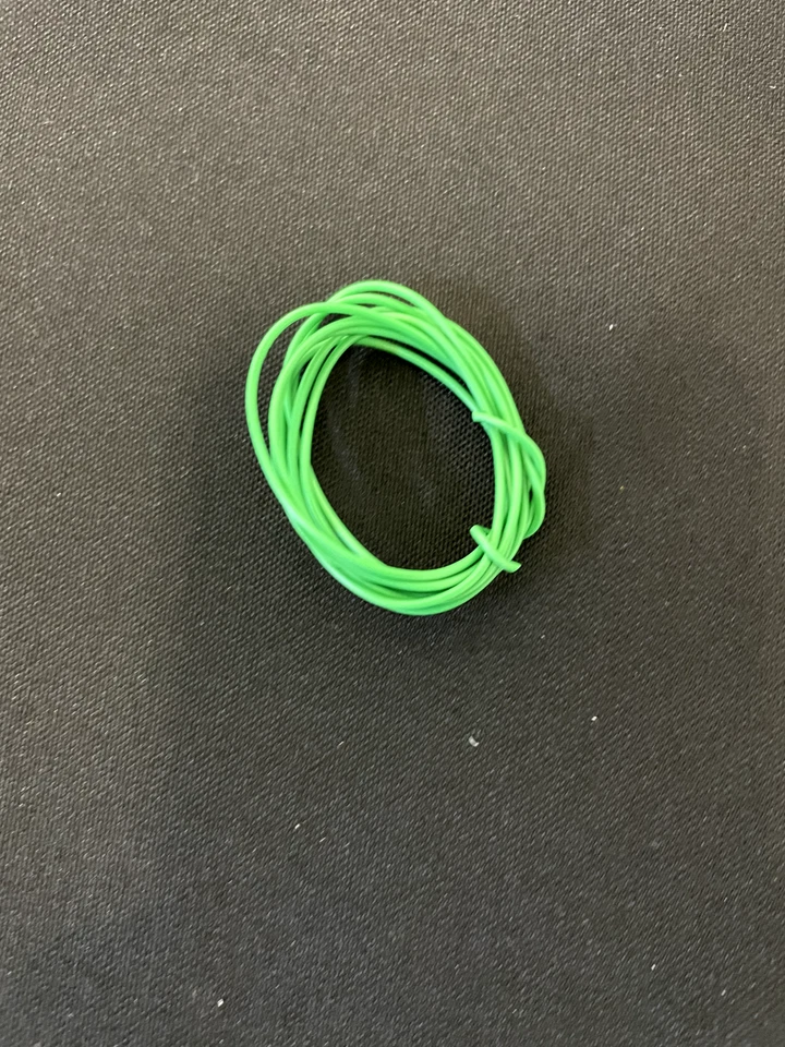 FARM MODEL, 1 METRE HYDRAULIC, TRAILER AIRLINE HOSE, PIPE, WIRE - GREEN - Image 1 of 1