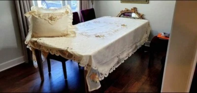 Vintage Domestications Full/Queen Coverlet with 2 Standard Envelop Shams - Image 1 of 2