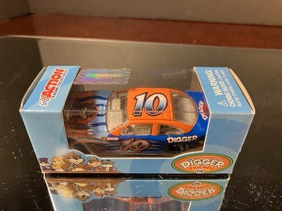 Excavadora #10 Las aventuras de Digger And Friends 2010 Ford Fusion CUNA 1:64 M.A. Foto 1 de 3