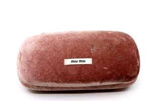 Estuche rígido para gafas de sol de terciopelo rosa MIU MIU - Imagen 1 de 5