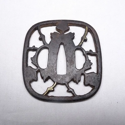 B0950a: Guardia espada japonesa cuadrada de hierro real TSUBA con calado e incrustación Foto 1 de 4