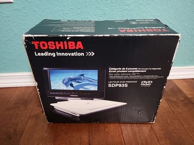 REPRODUCTOR DE DVD PORTÁTIL TOSHIBA Nuevo En Caja Abierta! Montable, pantalla giratoria, control remoto Foto 1 de 4
