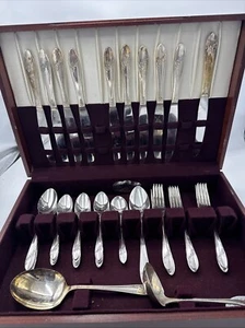 44 PC Set 10 Queen Bess II Tudor Plate Oneida Community Silverplate Silverware - Picture 1 of 14