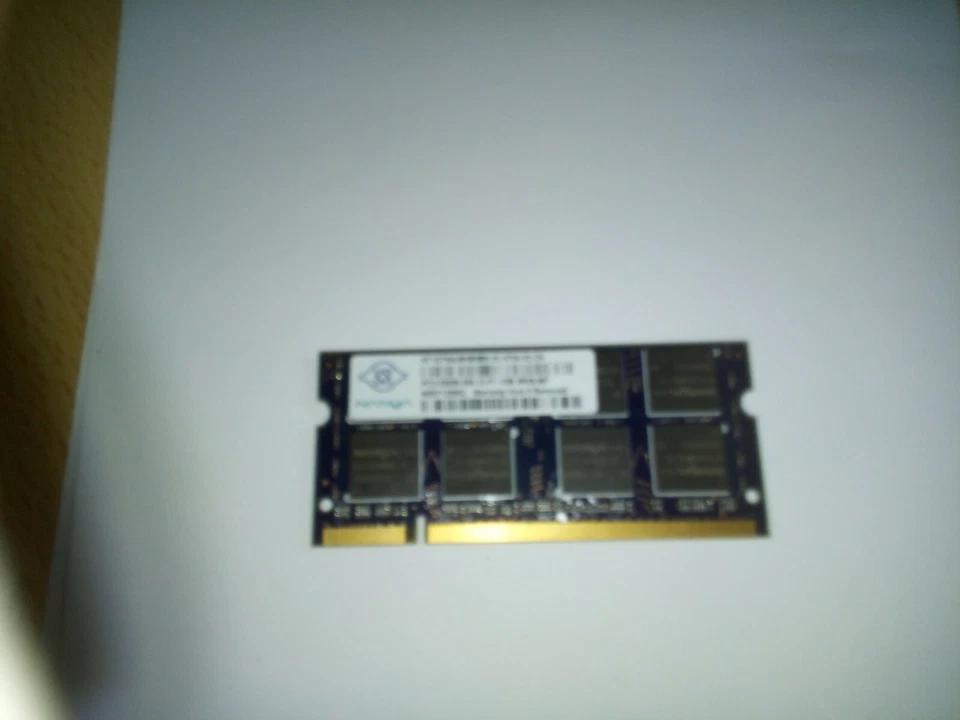 Nanya NT1GT64U8HB0BN--3C.0704.X2.CN PC2-5300S-555-12-F1.1GB 2RX8 667 - Image 1 of 1