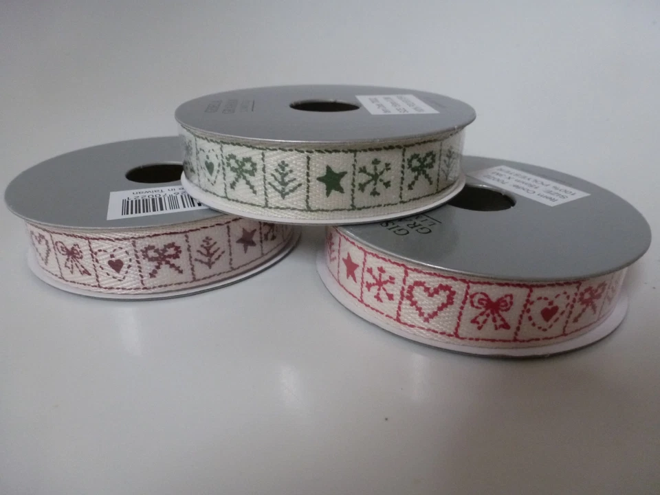 Cinta de Navidad Gisela Graham Corazones, Estrellas, Arcos y Árbol 15mm x 3m (3 asst)     Foto 1 de 1