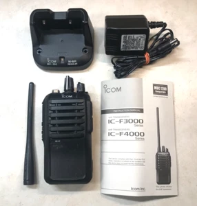ICOM IC-F4001 UHF Radio 400-470 MHz with Battery & Charger - Zdjęcie 1 z 5