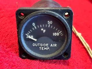 THOMAS A EDISON OUTSIDE AIR TEMPERATURE INDICATOR P/N 200-2G7B(1) WITH CONNECTOR - Picture 1 of 6