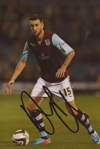 BURNLEY: FOTO DE ACCIÓN FIRMADA POR DAVID EDGAR 6x4 + certificado de autenticidad - Imagen 1 de 1