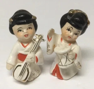 2 Vintage Japanese FIGURINE Doll Geisha Girl with Drum & Stringed Instrument - Imagen 1 de 8