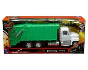 NEW RAY UTILITY FREIGHTLINER 114SD GARBAGE TRUCK 1/32 MODEL GREEN /WHITE 11033 - Picture 1 of 1