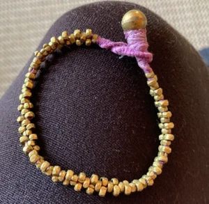 Vintage 6" Bracelet Artisan Made Gold Tone Brass Nugget Beads Purple Wrap Close - Picture 1 of 7